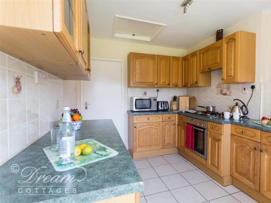 Hillview Bungalow Бъртън Брадсток Екстериор снимка